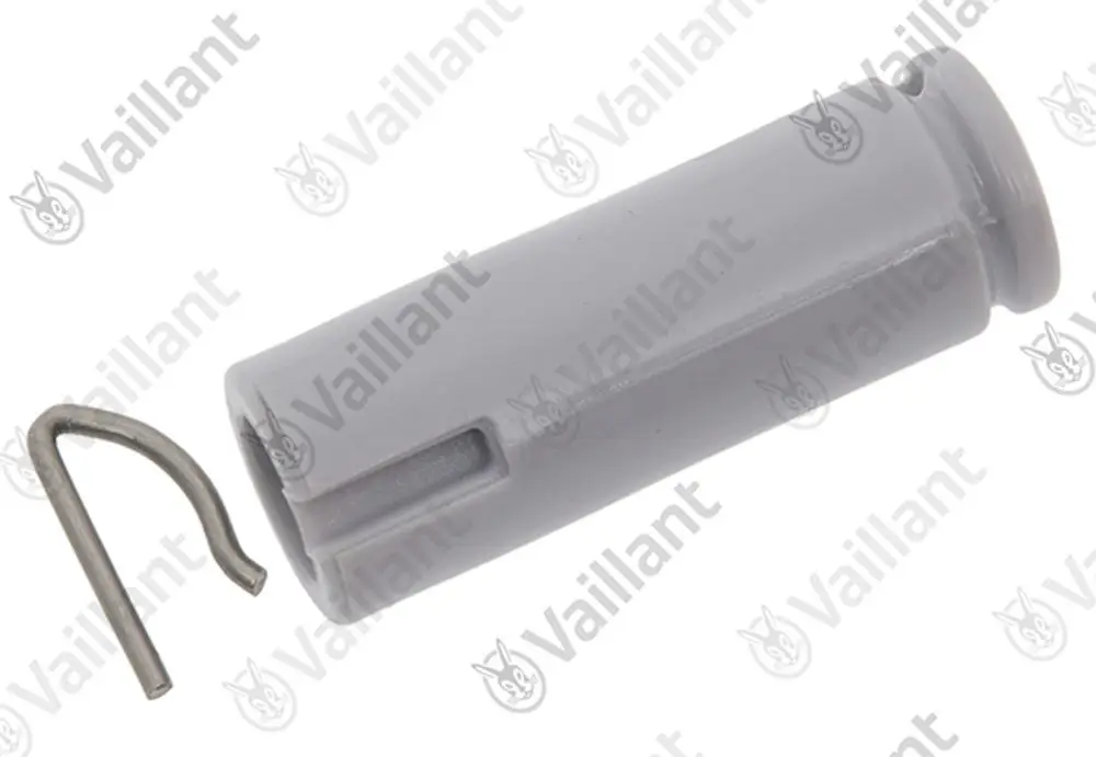 Grauer Vaillant Adapter mit einem U-förmigen Metallclip daneben, auf einem hellen Hintergrund. Der Adapter hat eine seitliche Öffnung für die Befestigung.